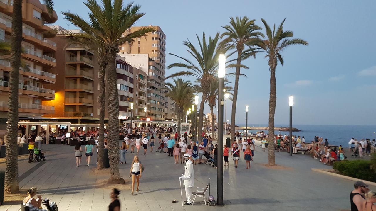 Apartamento Torrevieja Bagian luar foto